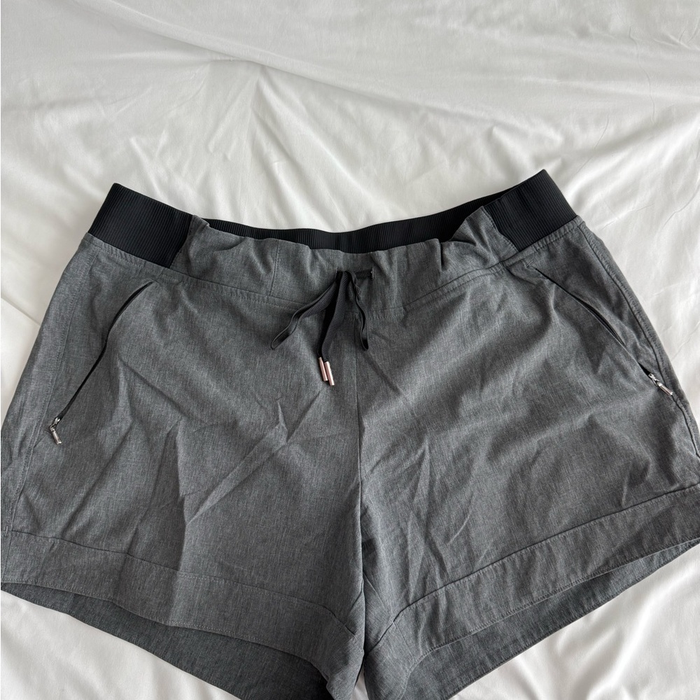 CALIA by Carrie Underwood Gray Athletic Shorts Lightweight Design